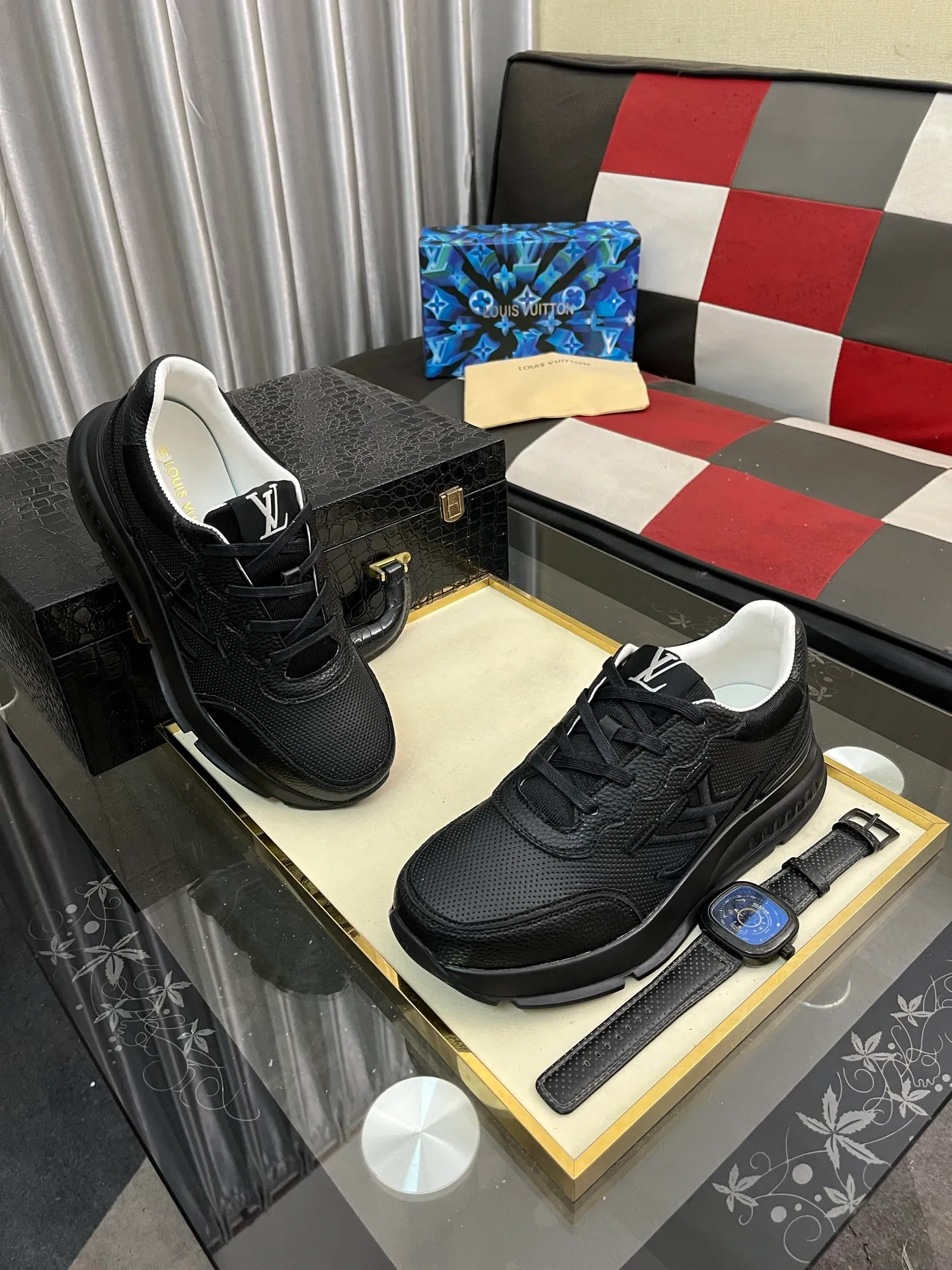 Men's shoes 💰440⌚️⌚️【LOUlS VUlTTON】Louis Vuitton ~ unique and casual style. LV counter purchasing 🏃casual shoes😍😍 are on sale at the men's counter at the same time. Italian imported brands select top-layer Italian cowhide. 🐑Sheepskin lining (refuses to discolor and rub feet) Sole: Original sole specially provided by the original factory 🎬Better in kind Code number: 38-446⃣️Color selection